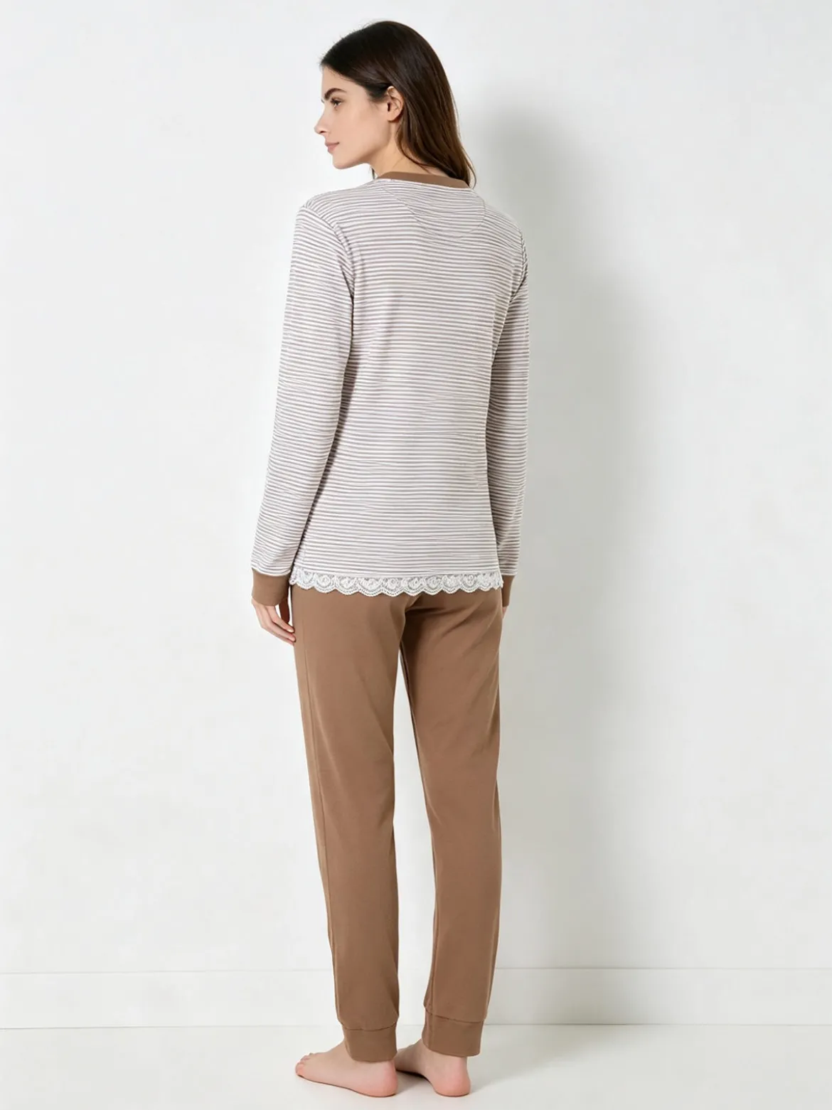 A Sette Pigiama lungo da donna in cotone interlock con maglia a righe - sabbia