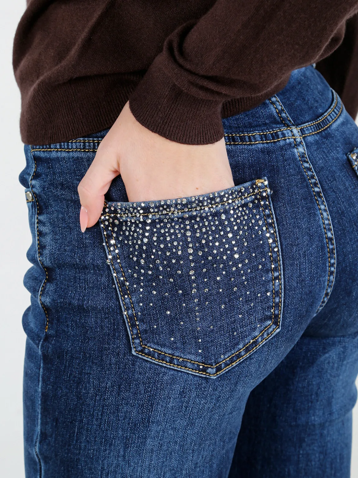 Farfallina Jeans donna a gamba dritta con piccole borchie sul retro - jeans