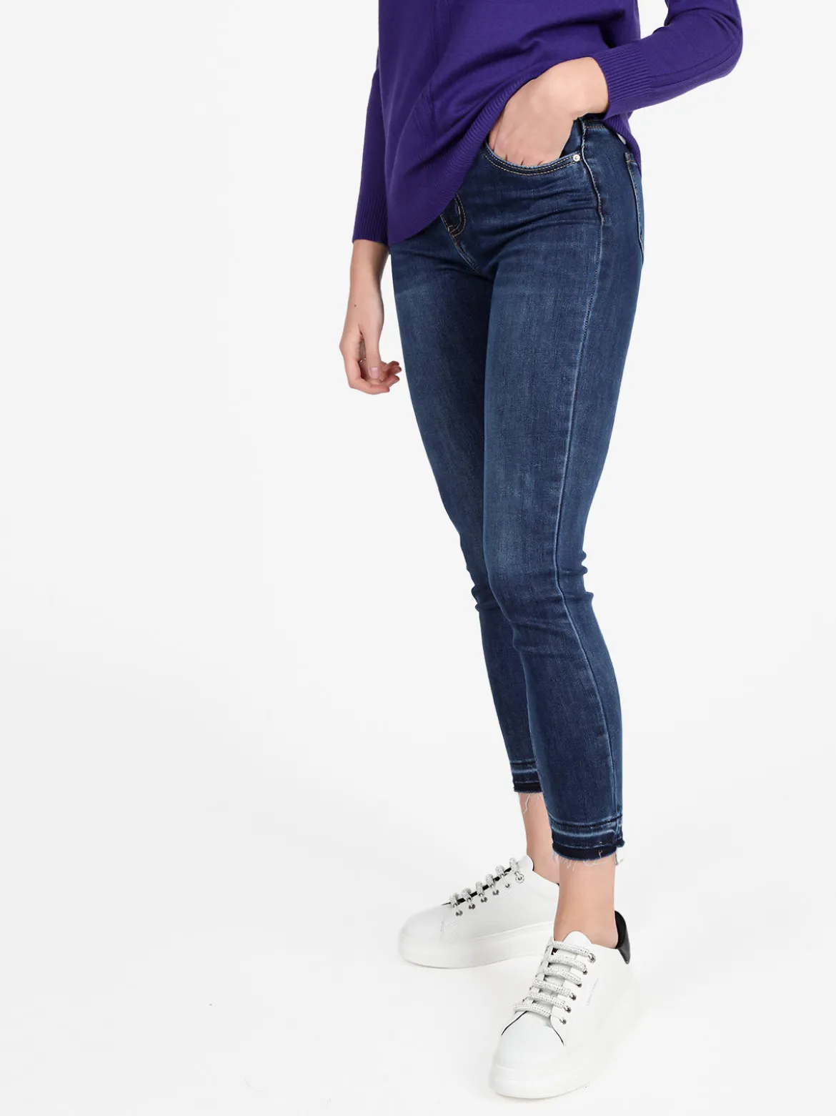 Farfallina Jeans donna slim fit con finale in taglio laser
