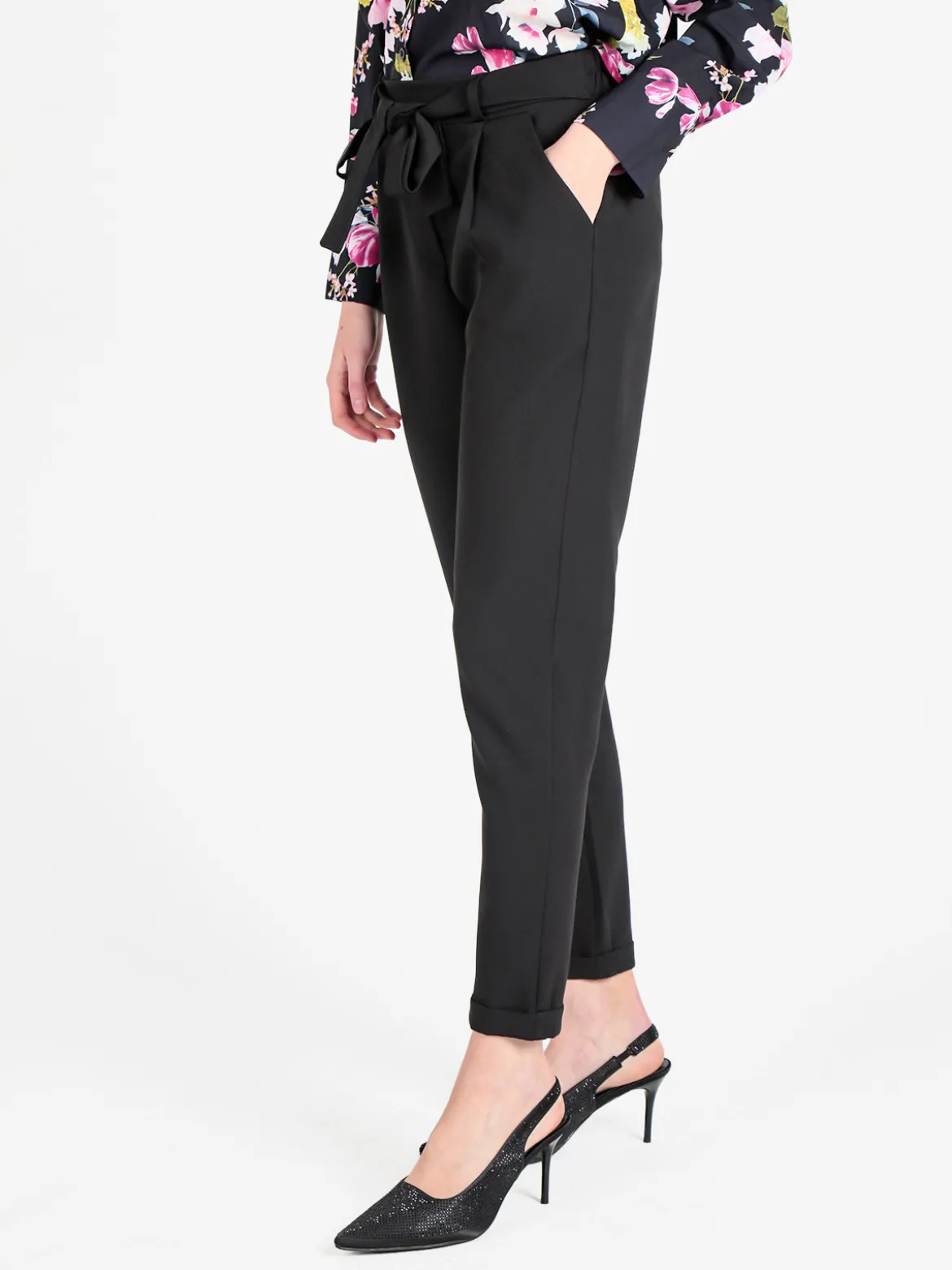 Frenetika Pantaloni classici da donna con risvolto