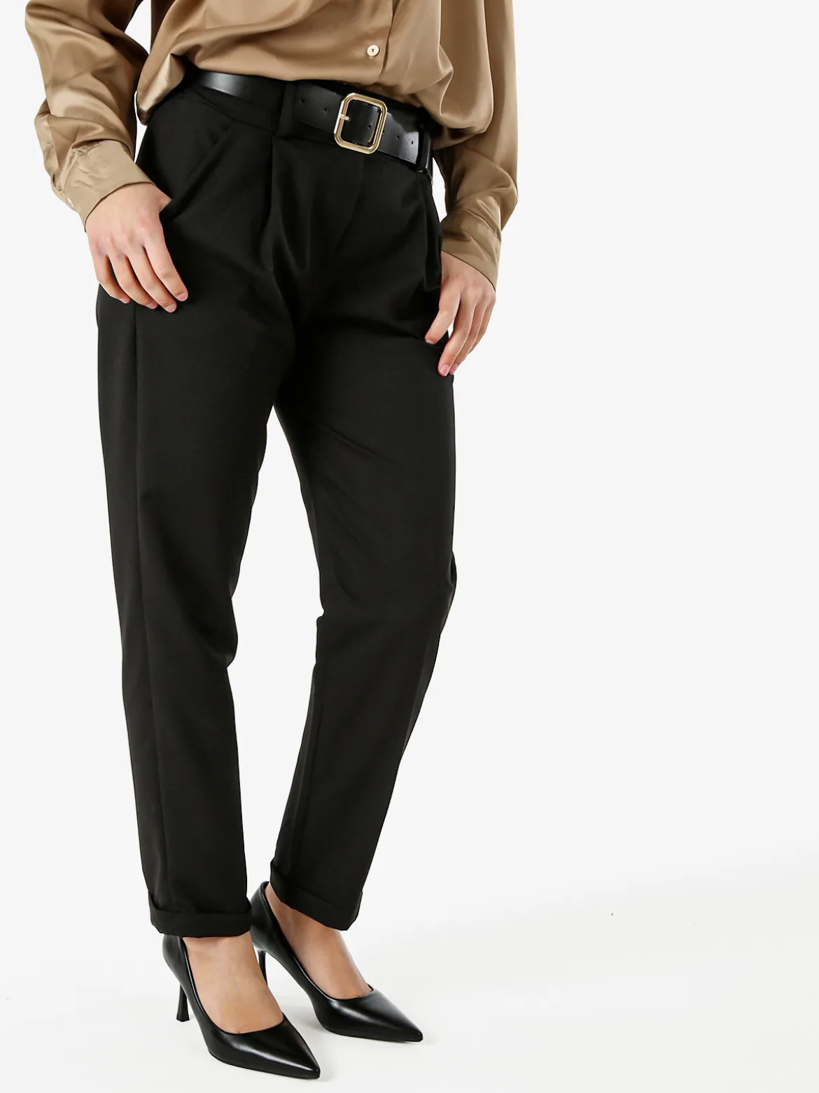 Frenetika Pantaloni da donna a gamba dritta con cintura e risvolti sul finale - nero