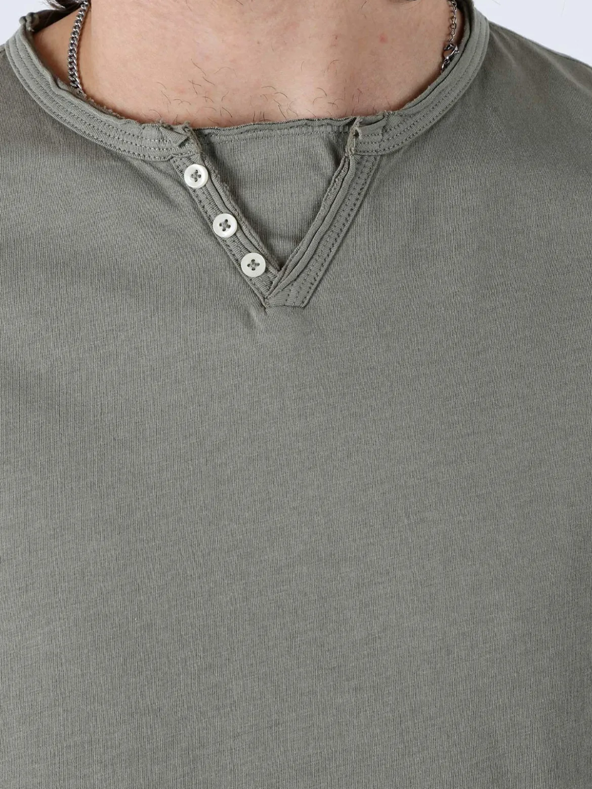 Guy T-shirt da uomo in cotone con bottoncini sullo scollo - militare