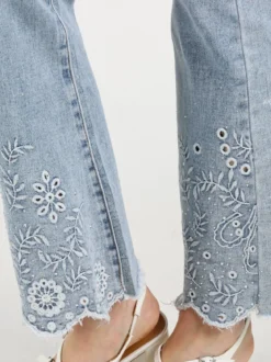 Lissimo Jeans a zampa da donna con ricami e strass