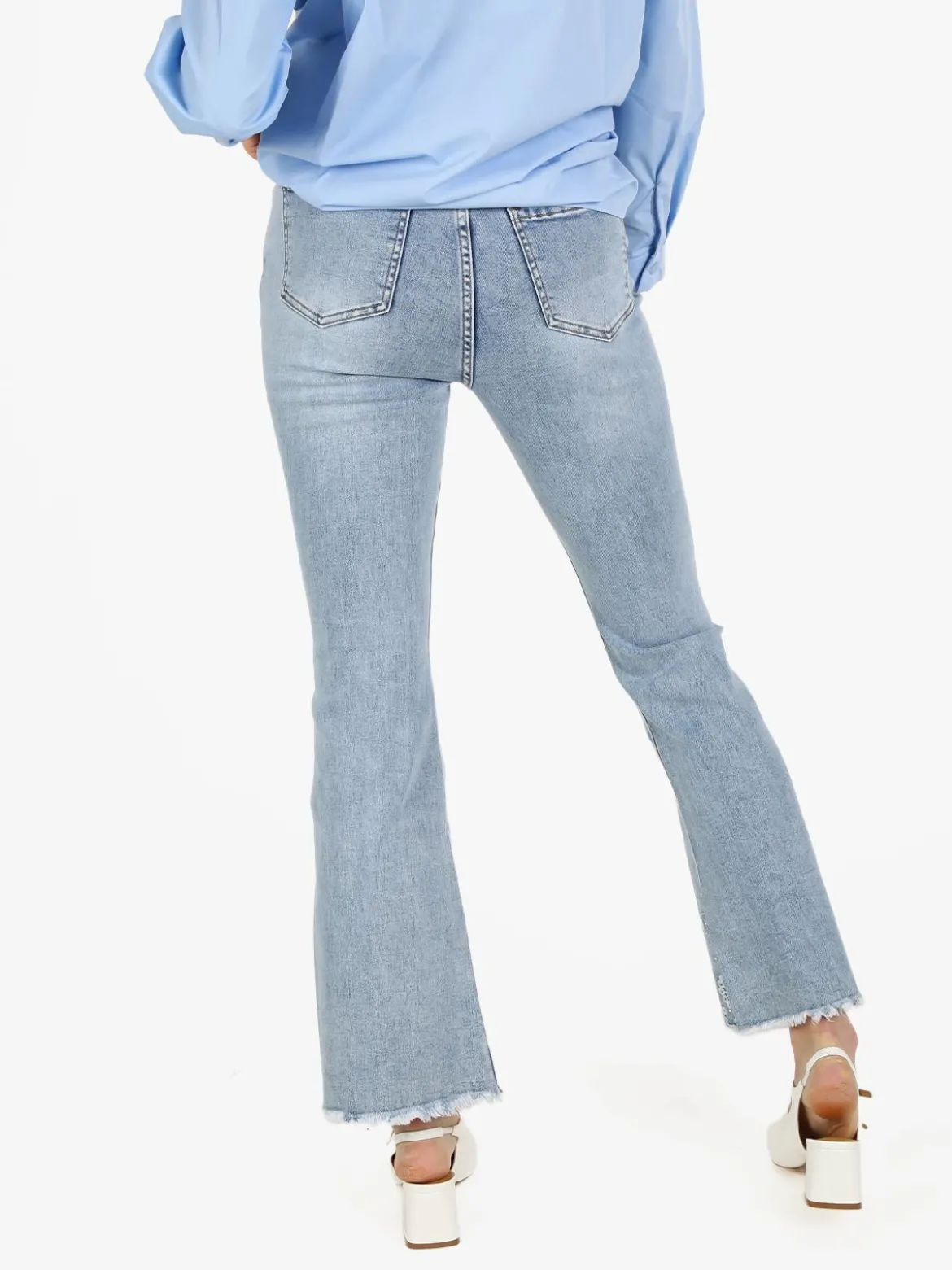 Lissimo Jeans a zampa da donna con ricami e strass