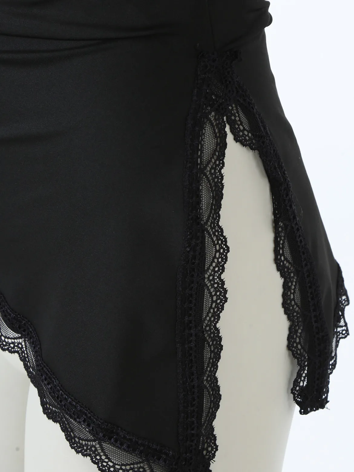 Lovery Top donna asimmetrico con scollo a fascia e bordo finale in pizzo - nero