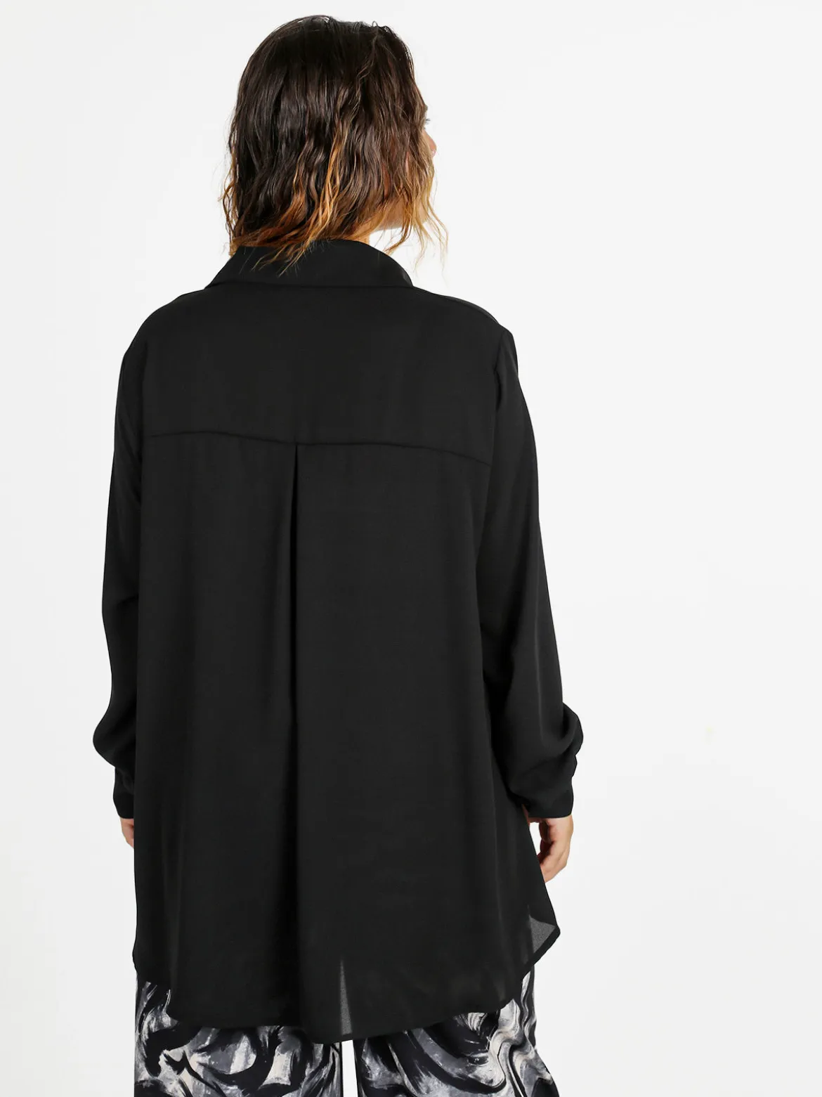Miss E Co Camicia donna a maniche lunghe linea curvy - nero
