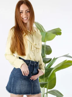 Solada Blusa donna con bottoni di perle e volant sullo scollo - giallo