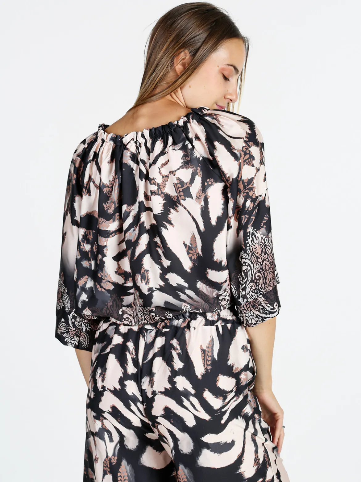 Solada Blusa donna con scollo a barca e maniche corte ampie - nero