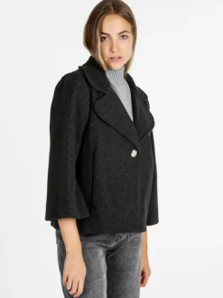 Solada Cappotto corto donna oversize monobottone con maniche a campana - nero