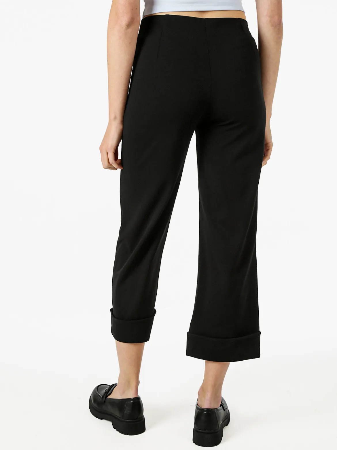 Solada Pantaloni donna cropped a vita alta con risvolto alto - nero