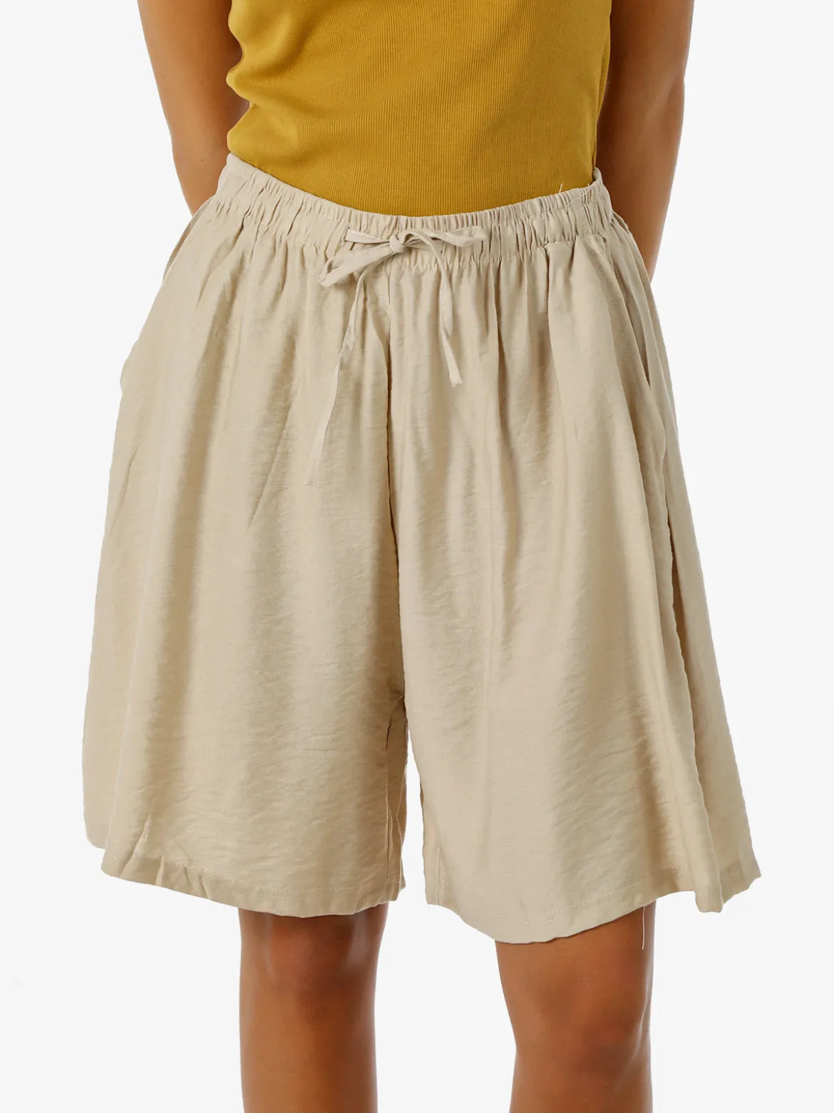 Solada Shorts donna a gamba larga con coulisse - beige