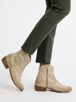 Solada Stivaletti in pelle donna con borchie